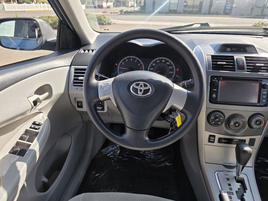 2013 Toyota Corolla Image 11