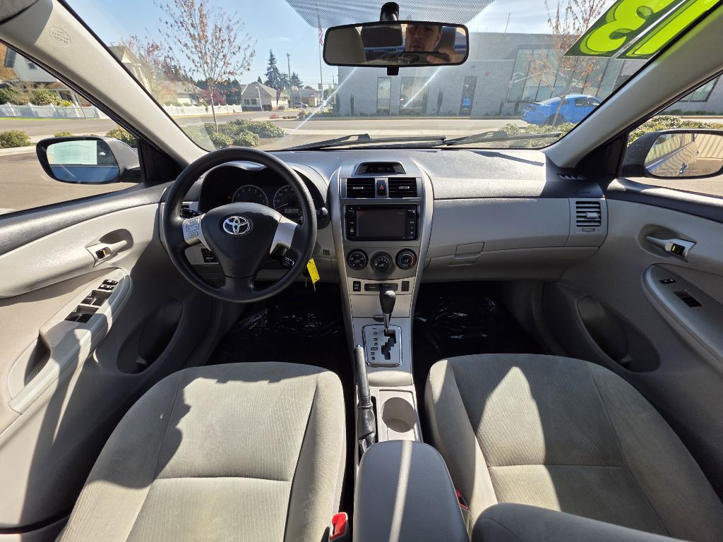 2013 Toyota Corolla Image 12