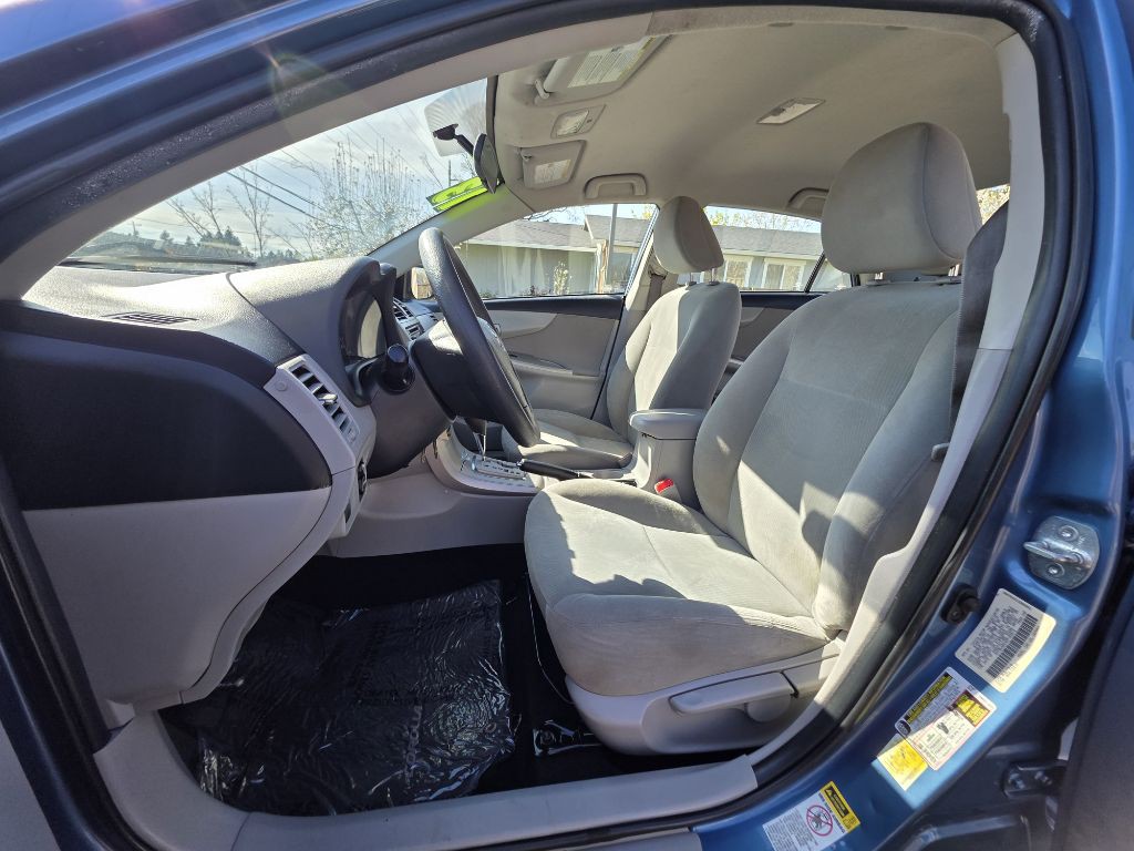 2013 Toyota Corolla Image 13