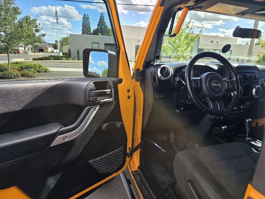 2012 Jeep Wrangler Image 12