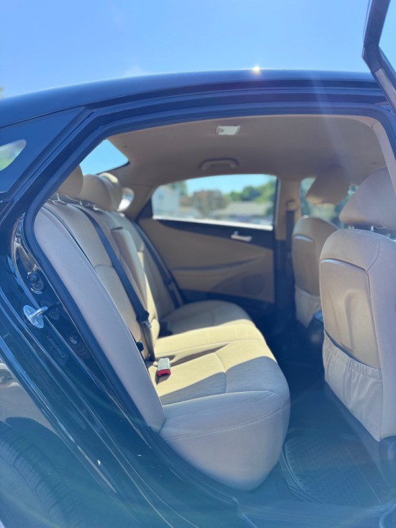 2012 Hyundai Sonata Image 16