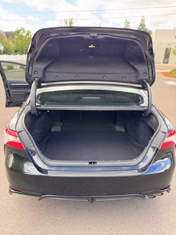 2019 Toyota Camry Image 18