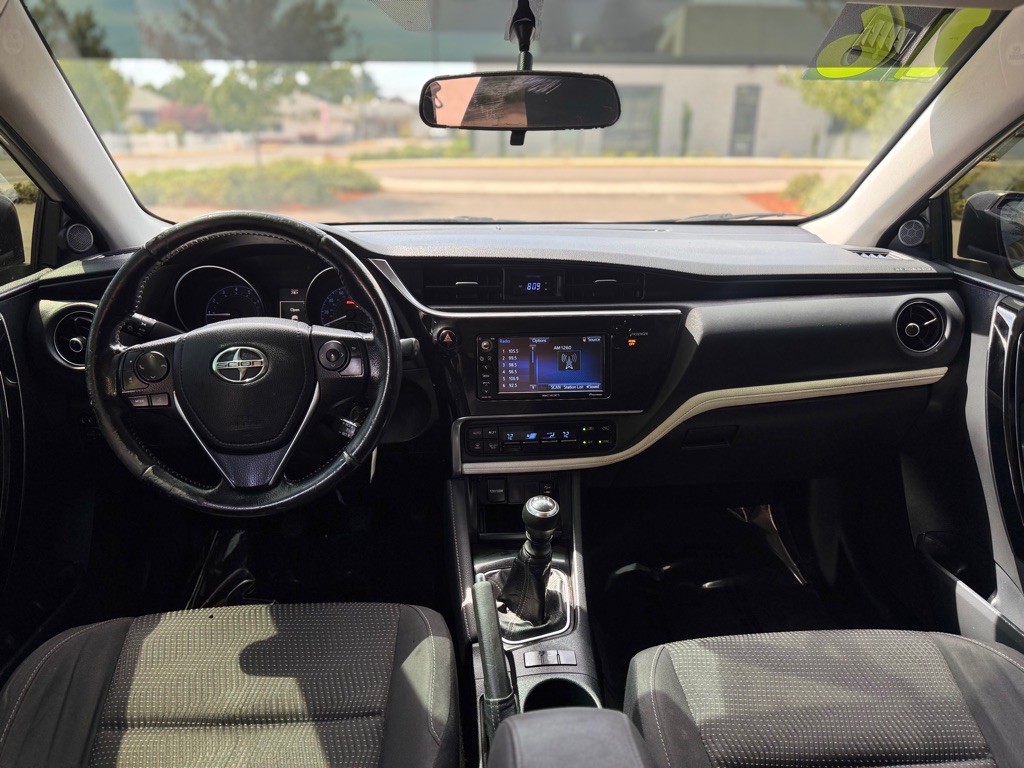 2016 Toyota Corolla Image 9