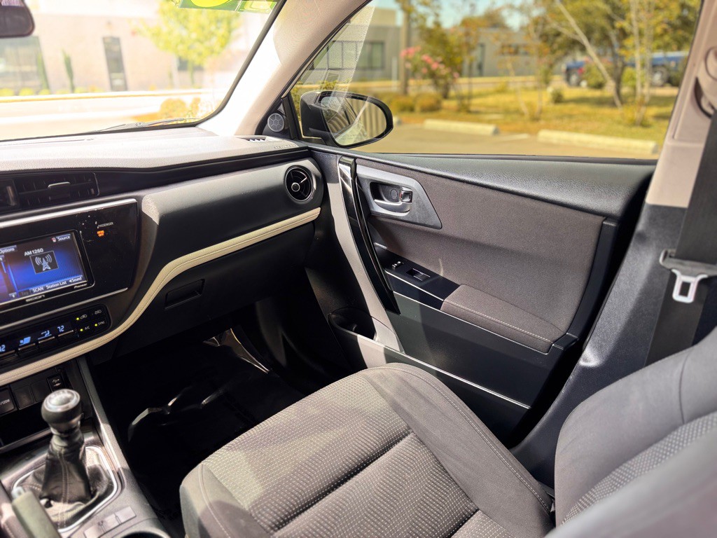 2016 Toyota Corolla Image 11