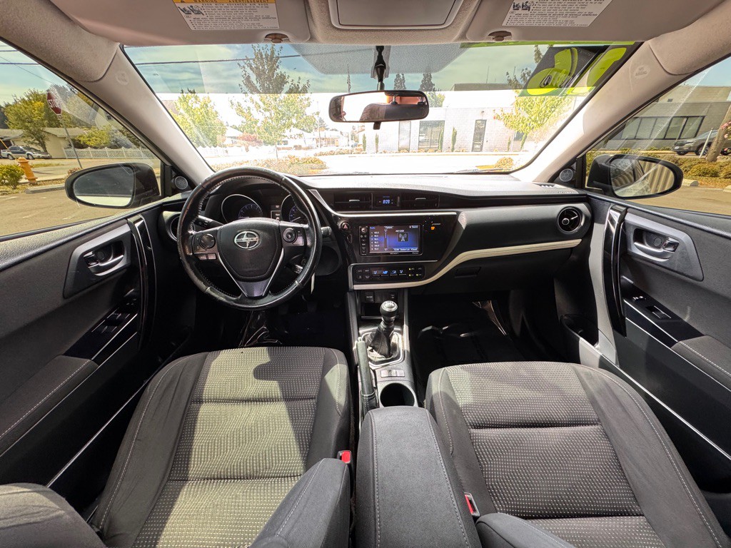 2016 Toyota Corolla Image 13