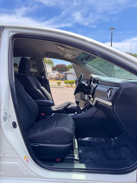 2016 Toyota Corolla Image 15