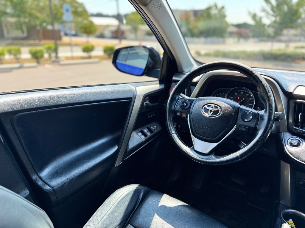 2015 Toyota Rav4 Image 8
