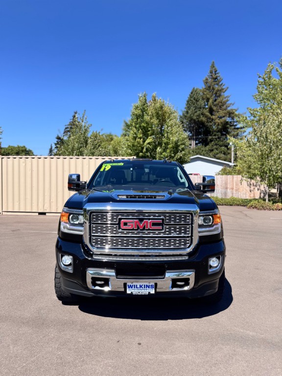 2019 GMC Sierra Image 2