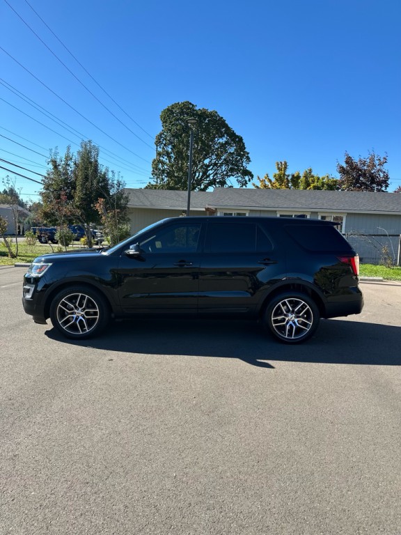 2017 Ford Explorer Image 8