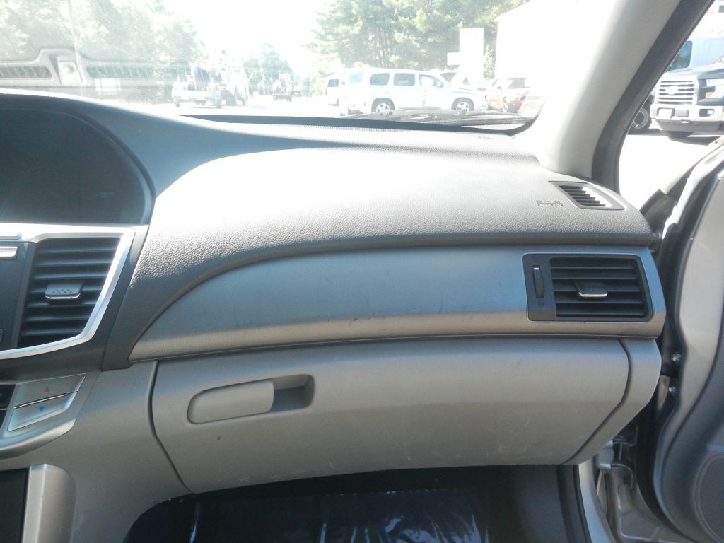 2013 Honda Accord Image 25