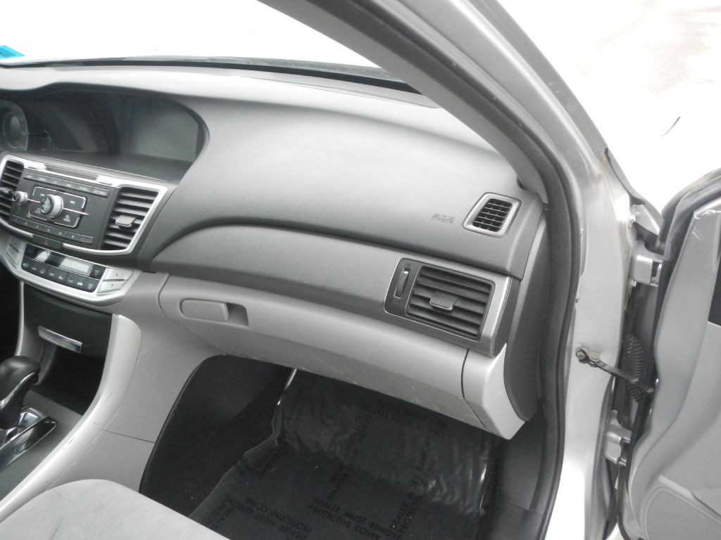 2013 Honda Accord Image 25