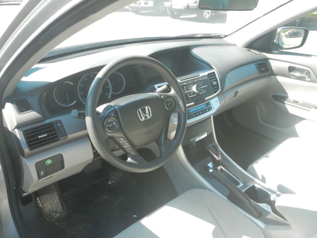 2013 Honda Accord Image 2