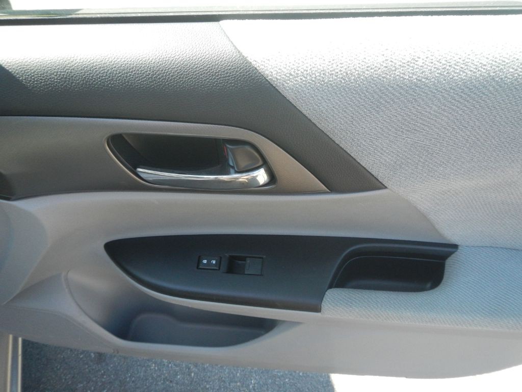 2013 Honda Accord Image 17