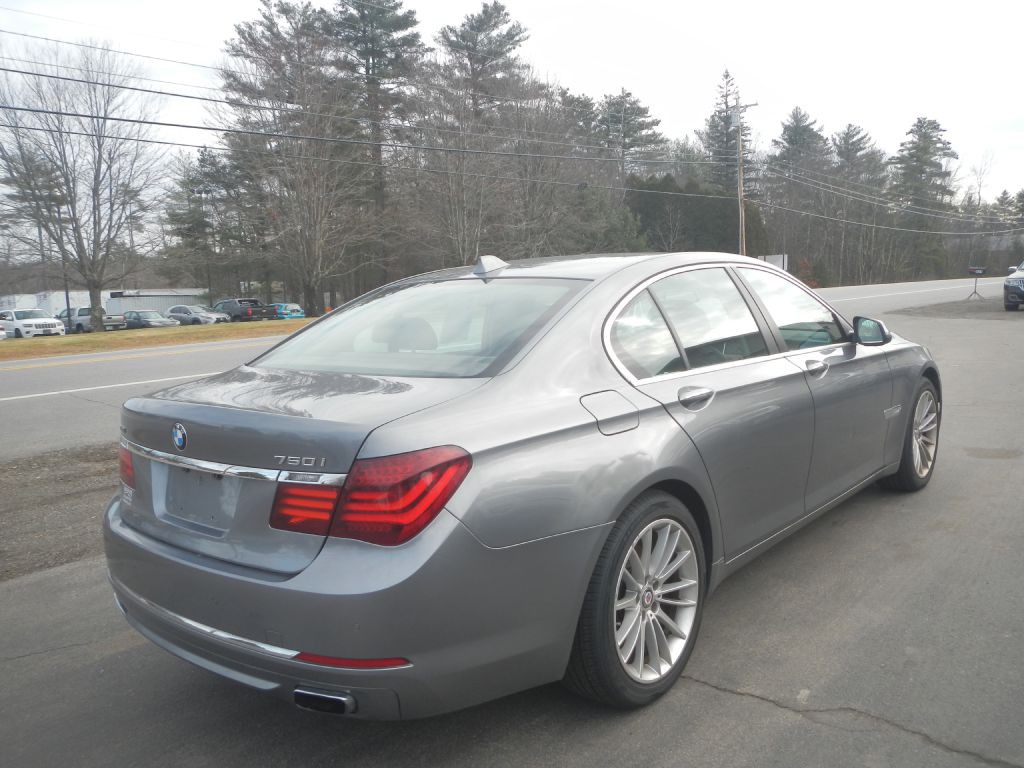 2013 BMW 7 Series Image 6