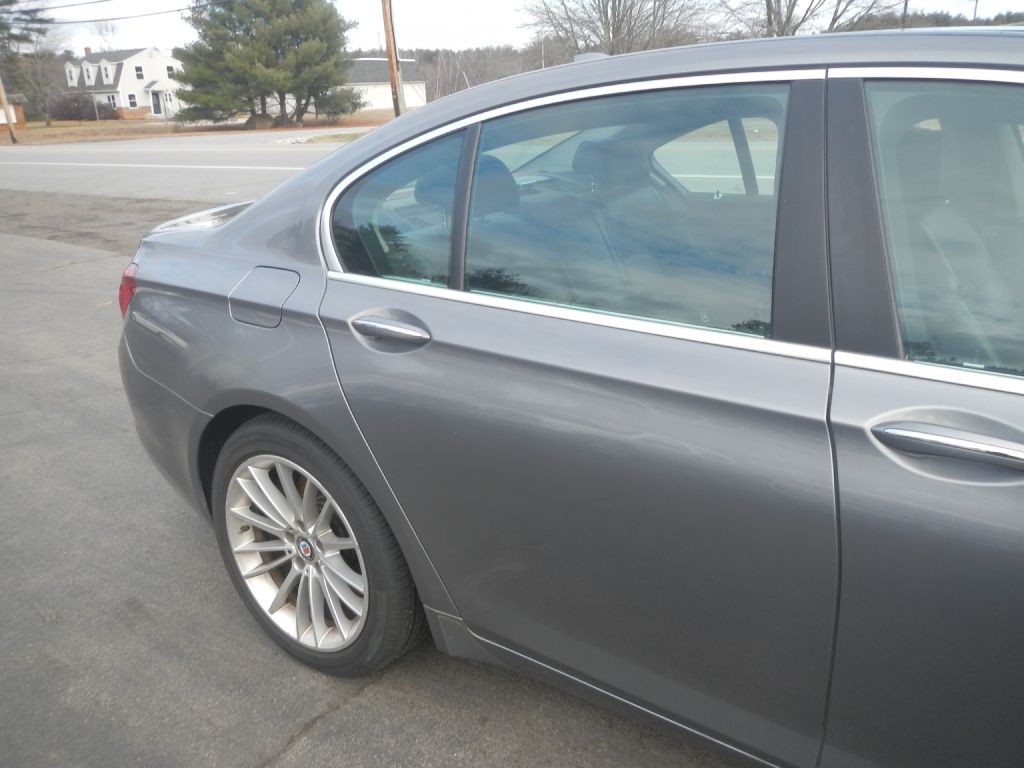 2013 BMW 7 Series Image 9