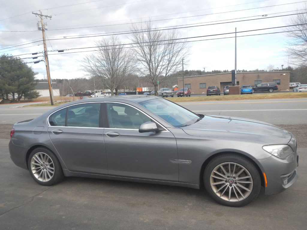 2013 BMW 7 Series Image 10