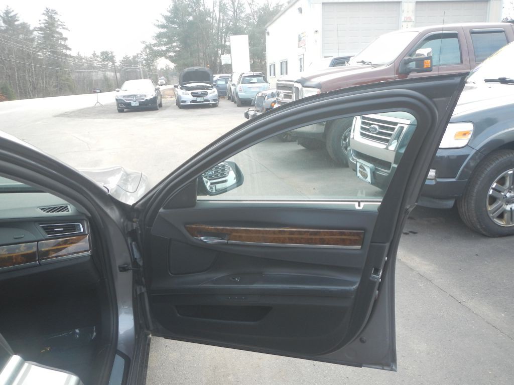 2013 BMW 7 Series Image 13