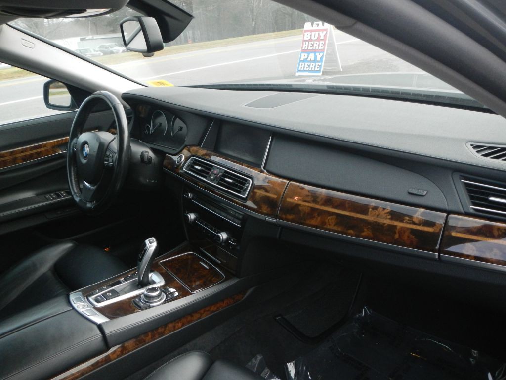 2013 BMW 7 Series Image 16