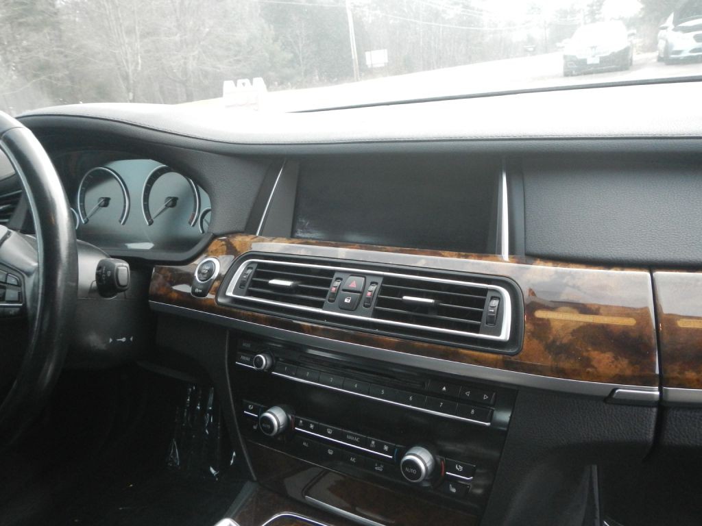2013 BMW 7 Series Image 18