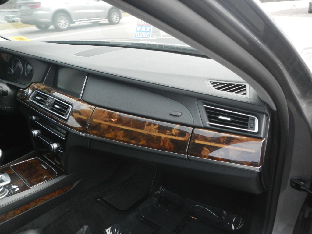 2013 BMW 7 Series Image 20