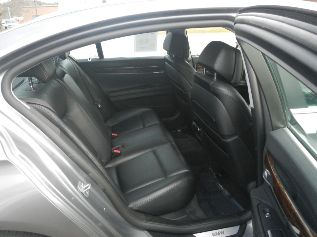 2013 BMW 7 Series Image 24