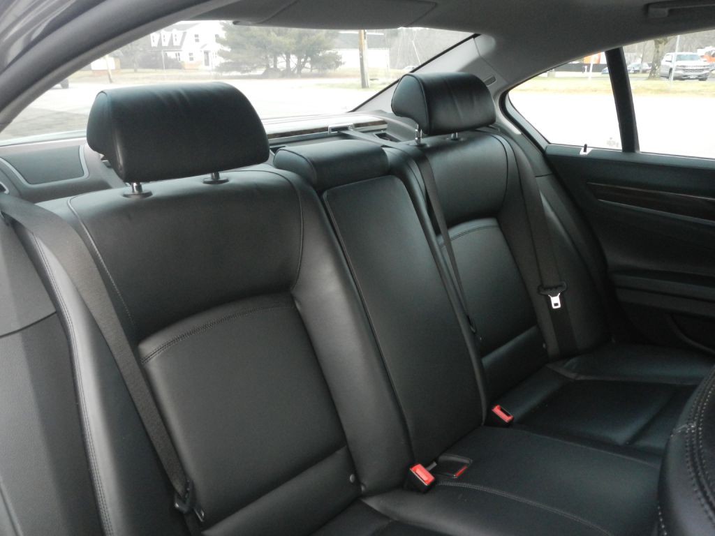 2013 BMW 7 Series Image 25