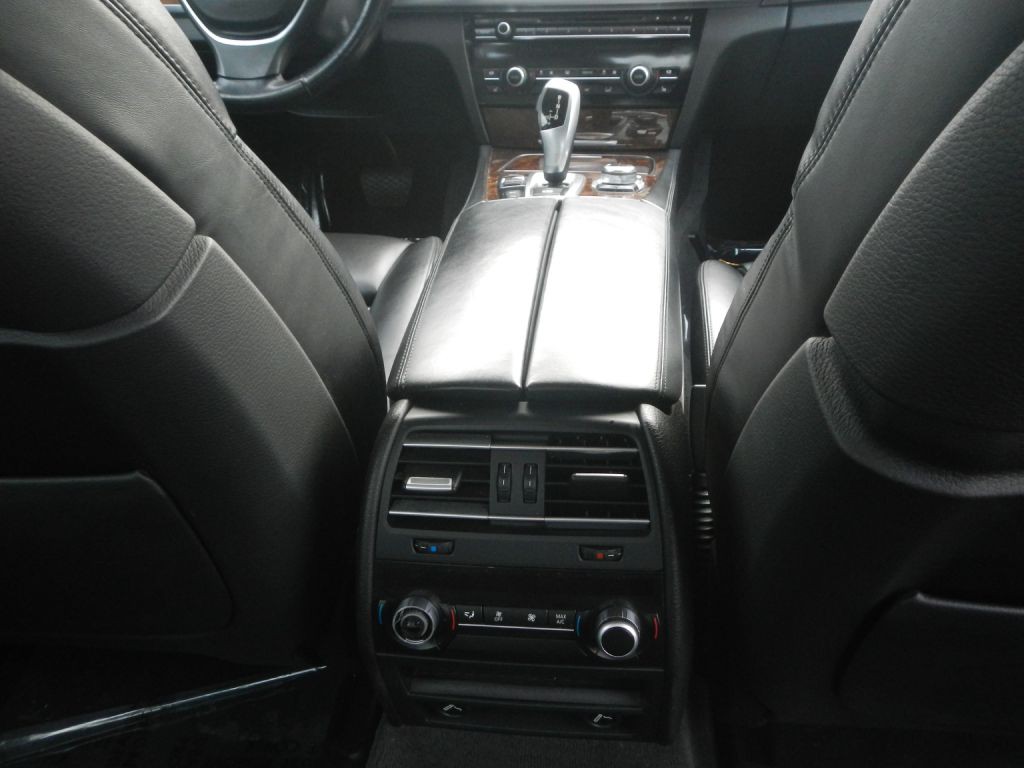 2013 BMW 7 Series Image 27