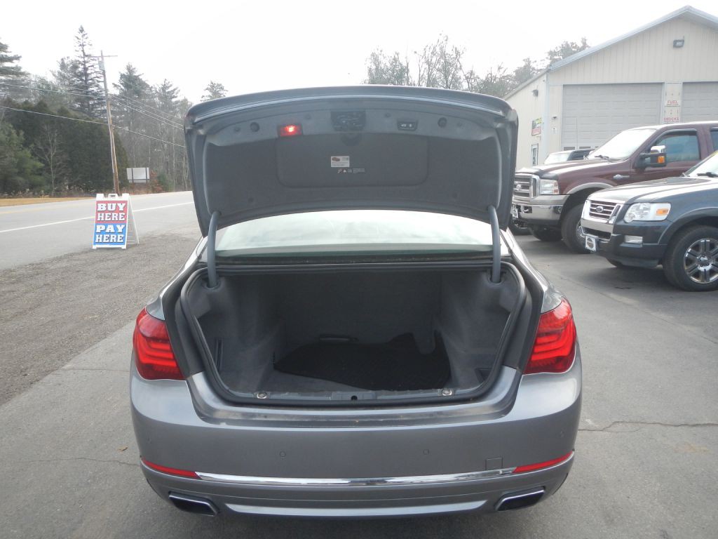 2013 BMW 7 Series Image 34