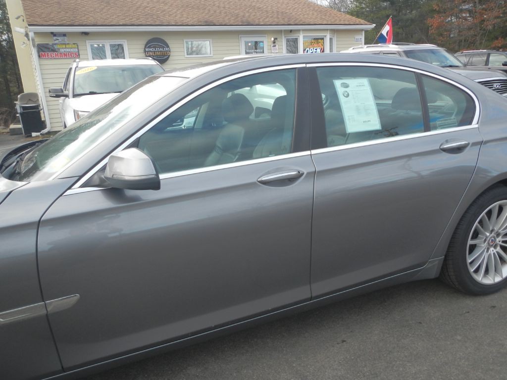 2013 BMW 7 Series Image 35