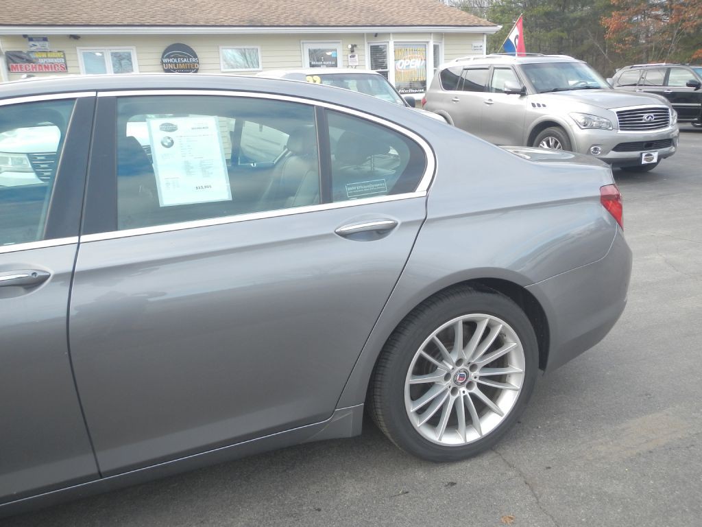 2013 BMW 7 Series Image 36