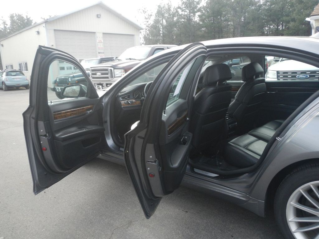 2013 BMW 7 Series Image 38