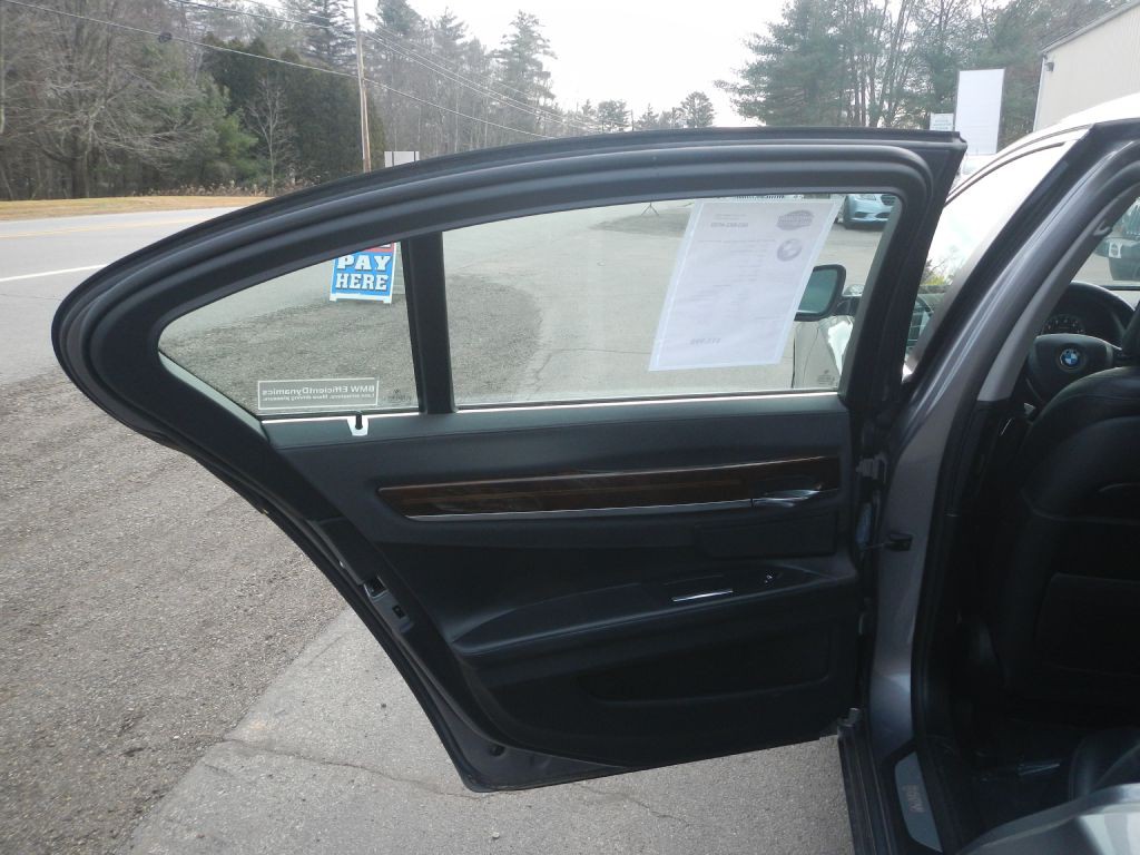 2013 BMW 7 Series Image 40