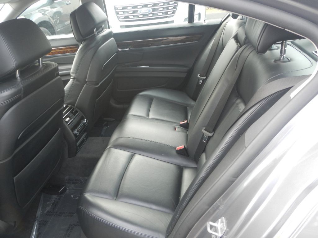 2013 BMW 7 Series Image 41