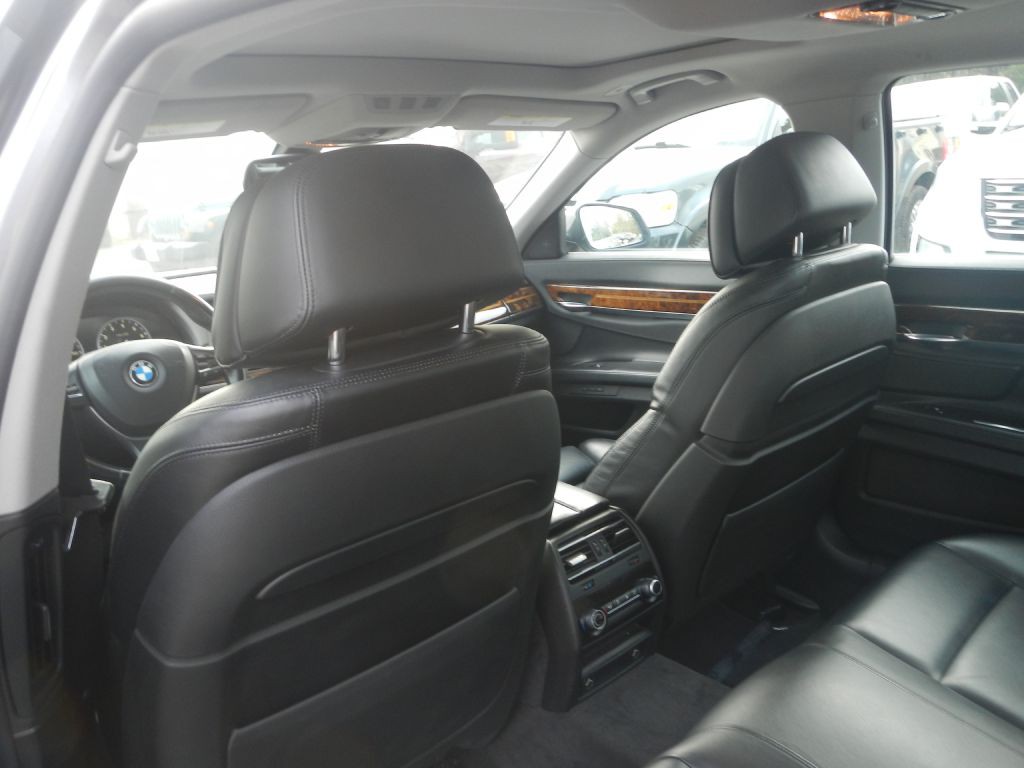 2013 BMW 7 Series Image 43