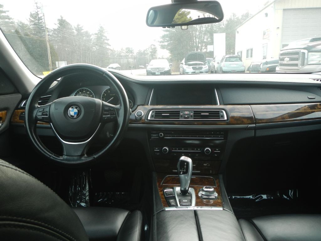 2013 BMW 7 Series Image 45