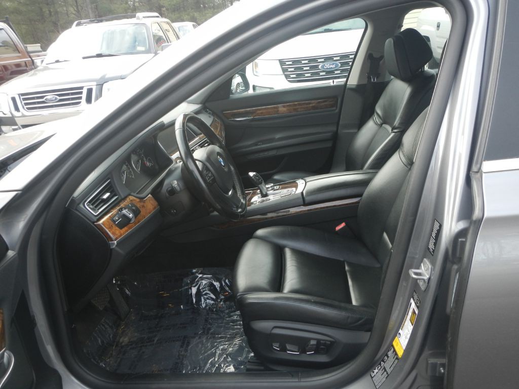 2013 BMW 7 Series Image 48