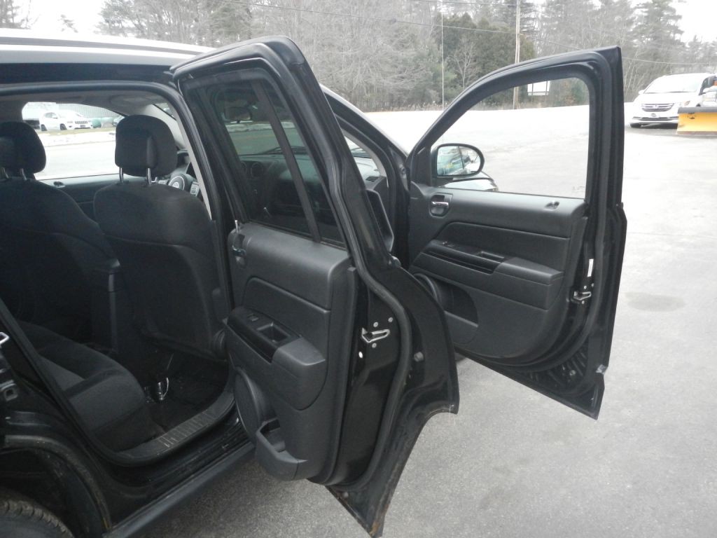 2013 Jeep Compass Image 12