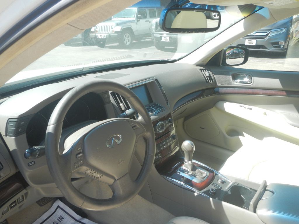 2012 INFINITI G37 Image 3