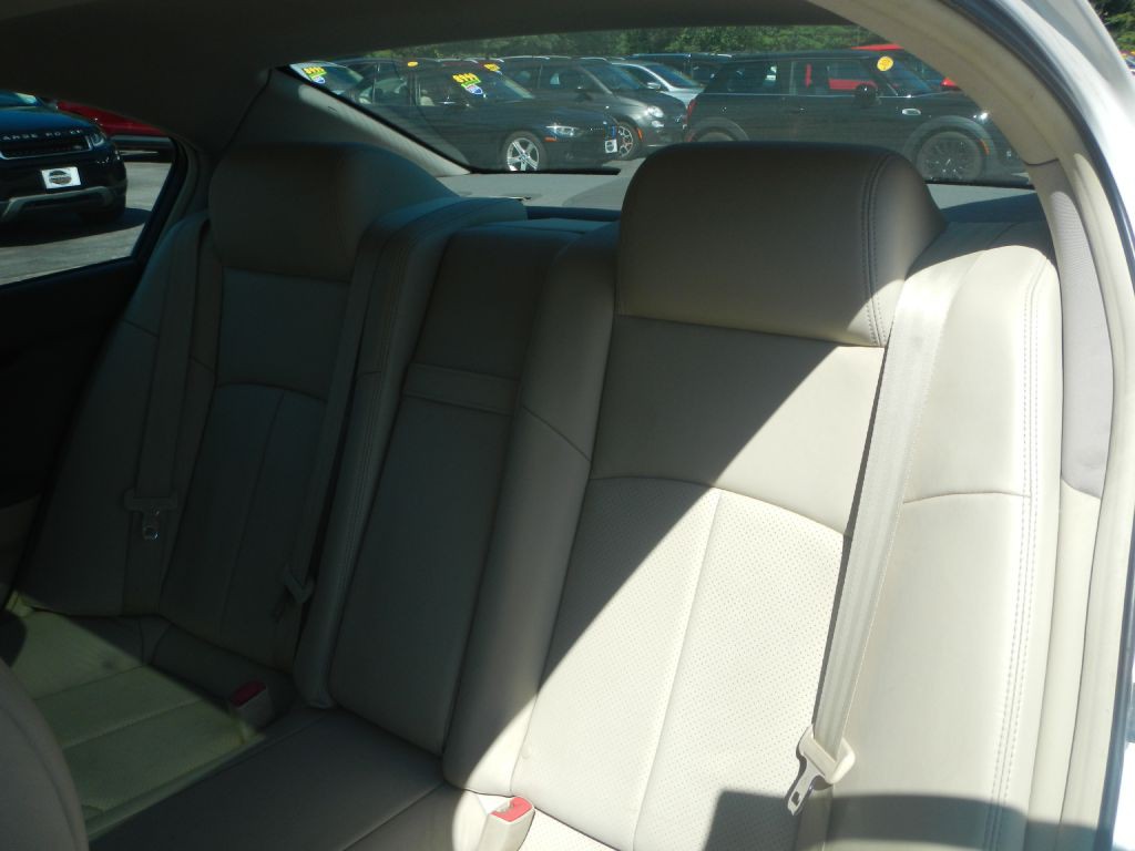 2012 INFINITI G37 Image 5