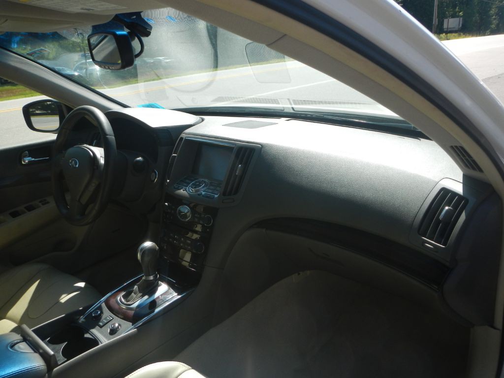 2012 INFINITI G37 Image 10
