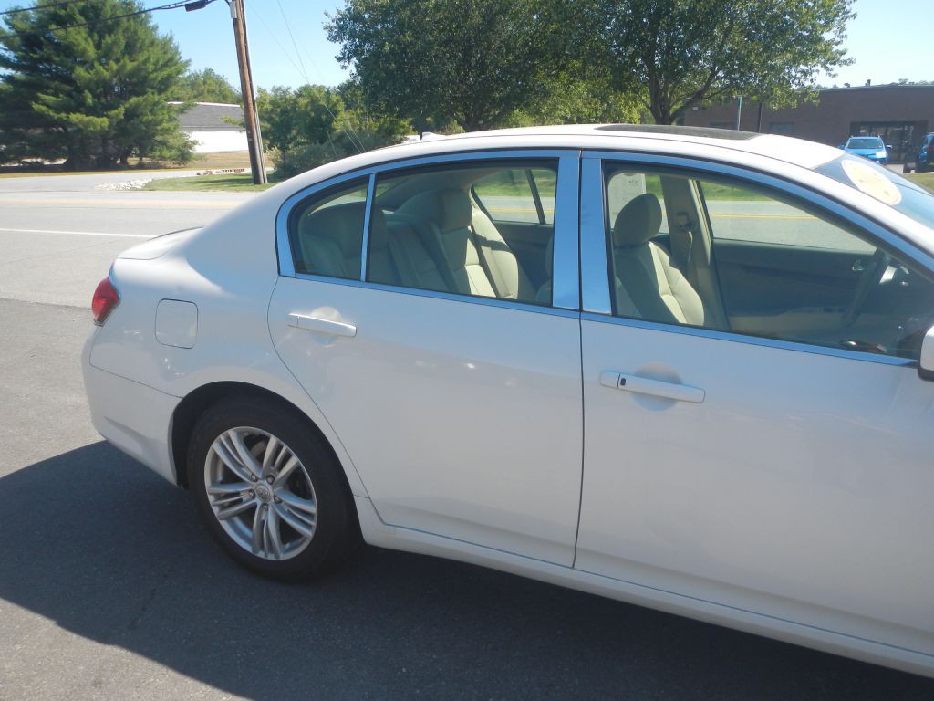 2012 INFINITI G37 Image 13