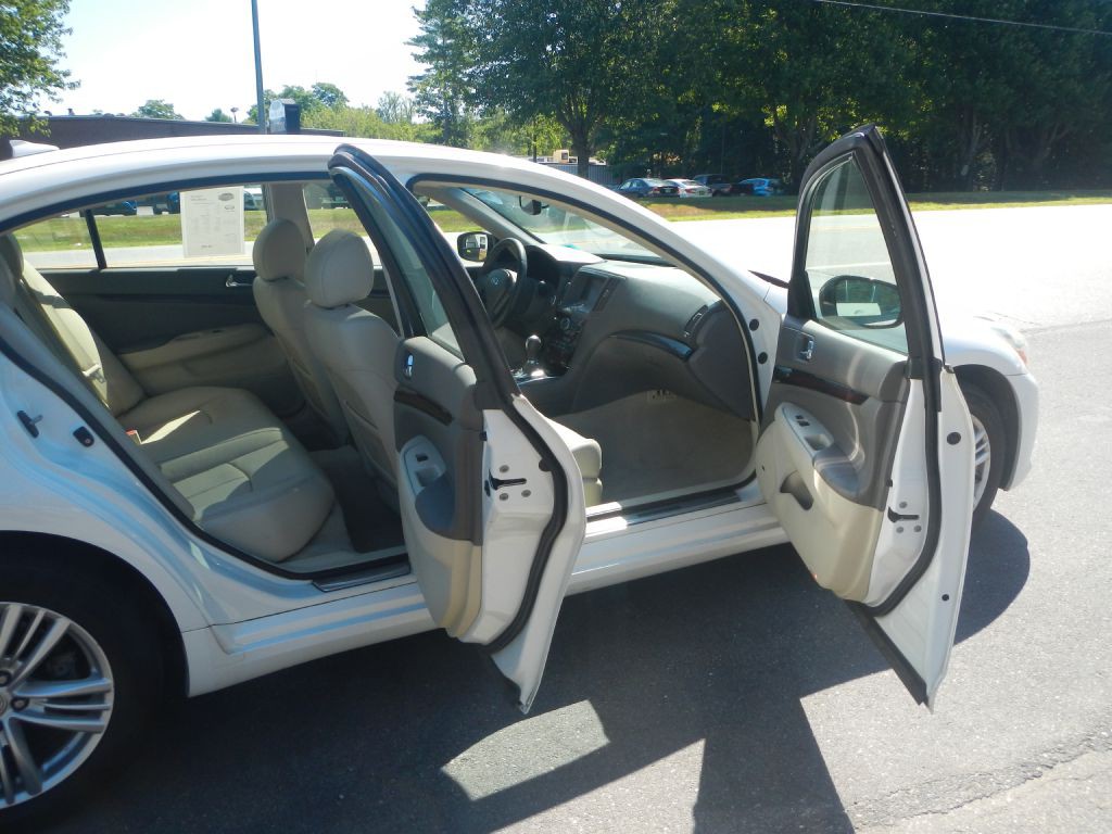 2012 INFINITI G37 Image 15