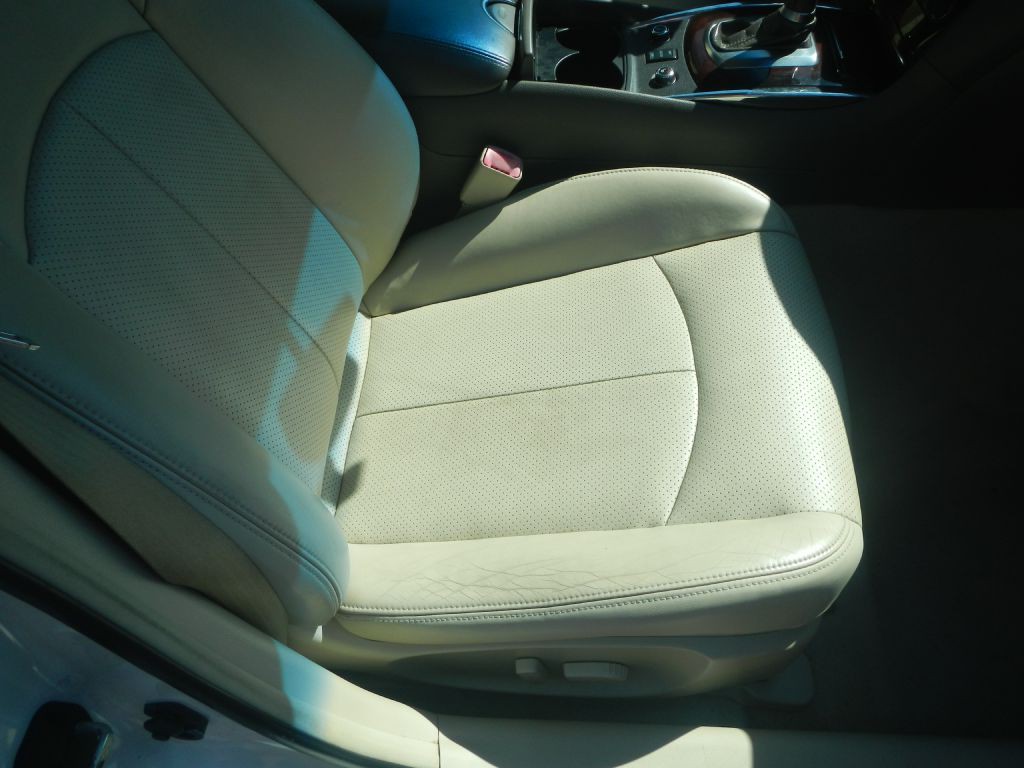 2012 INFINITI G37 Image 19