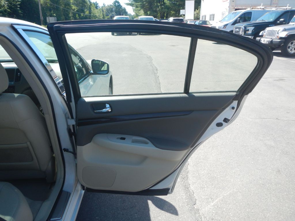 2012 INFINITI G37 Image 26