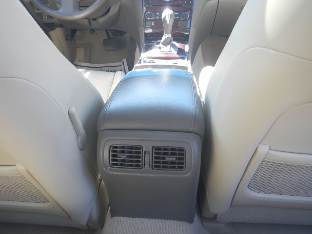 2012 INFINITI G37 Image 30