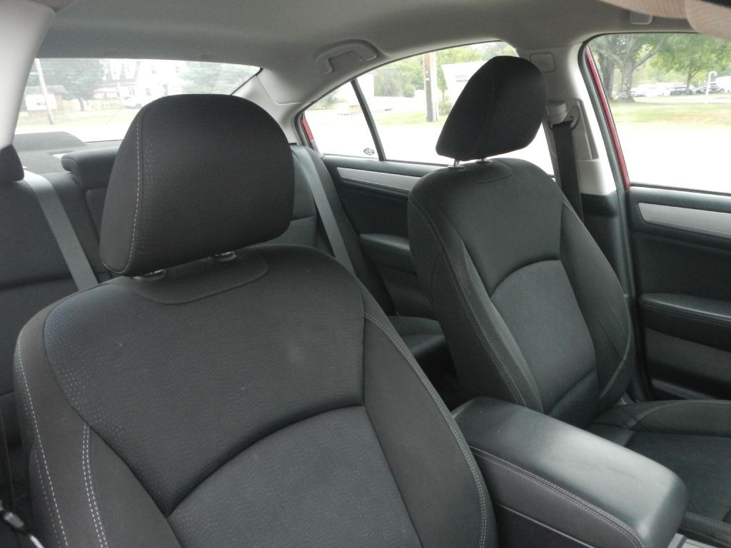 2018 Subaru Legacy Image 2