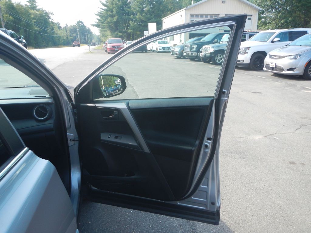 2016 Toyota Rav4 Image 18