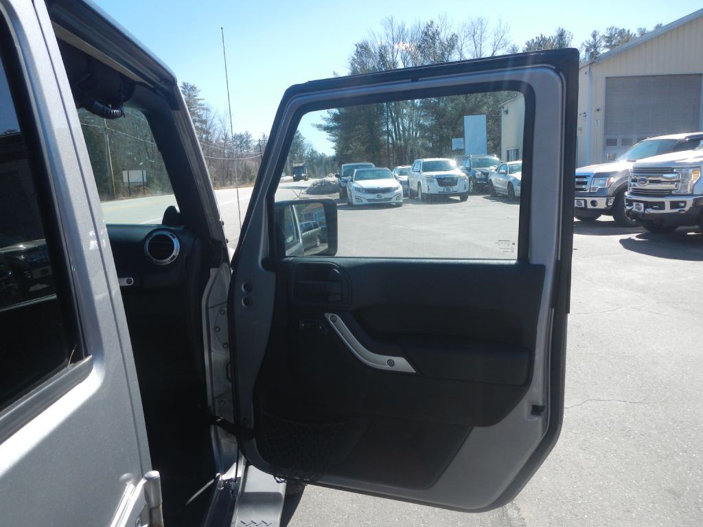 2013 Jeep Wrangler Image 15