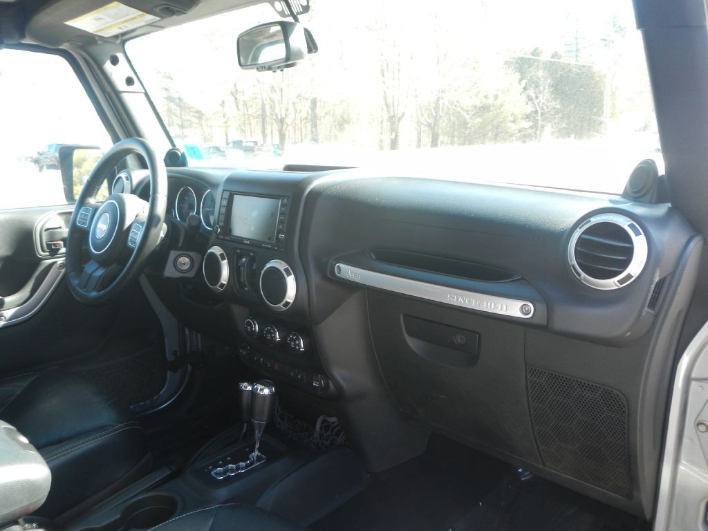 2013 Jeep Wrangler Image 18