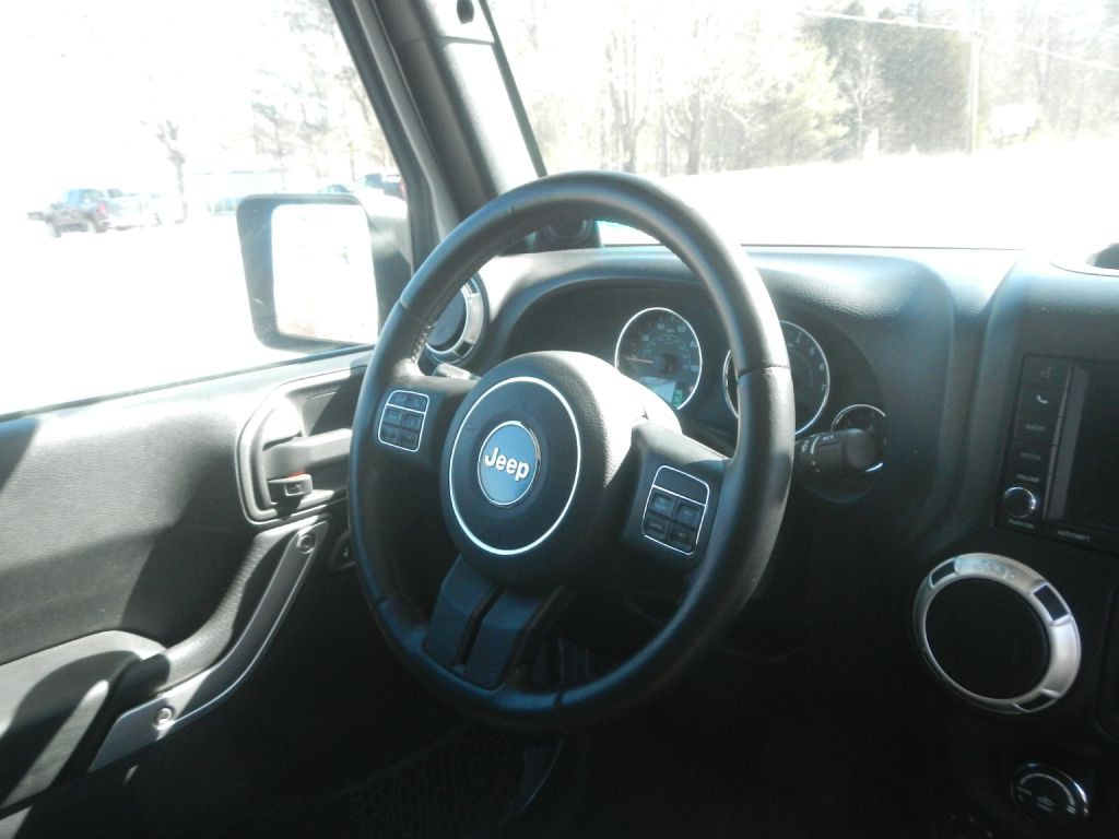 2013 Jeep Wrangler Image 19